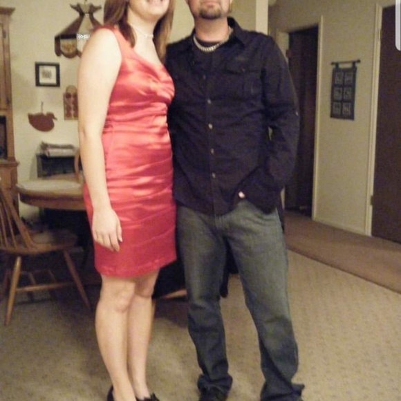 Red satin dress - Picture 2 of 5